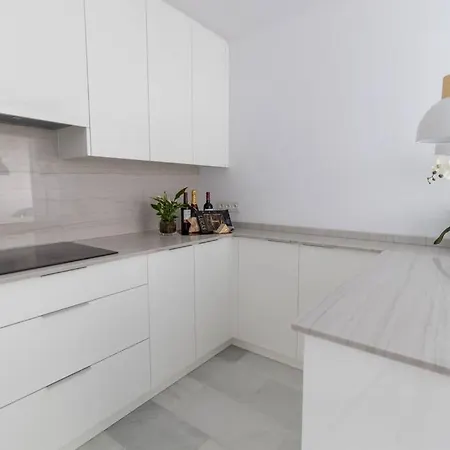 Polo 5e Jacaranda * Marbella